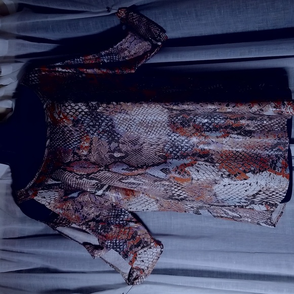 Sz L Snakeskin Sparkle Top - Picture 10 of 10